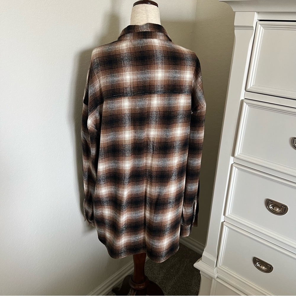 NWT Hollister Plaid Shacket - Picture 4 of 8